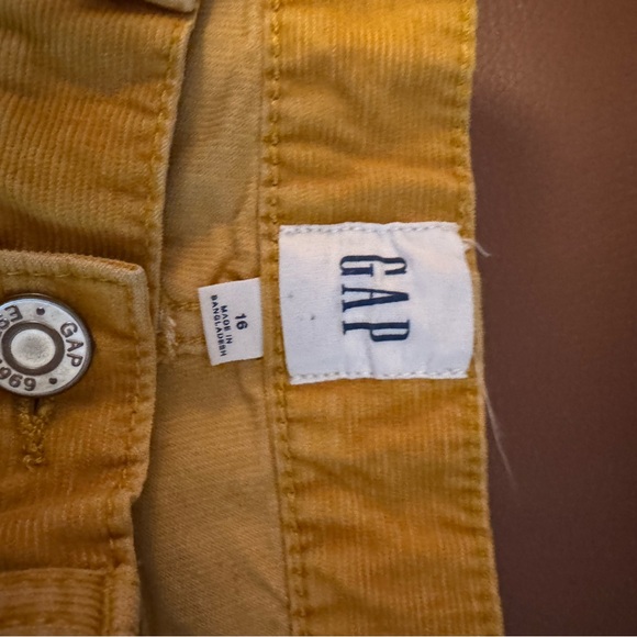 Corduroy GAP yellow shorts - Picture 3 of 4